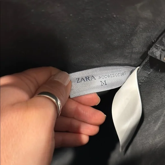 Zara Black Leather Tote Bag with Structured Design - Picture 2 of 6